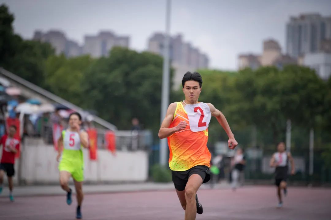 东欧联赛球队争分夺秒，冲刺胜利的终点