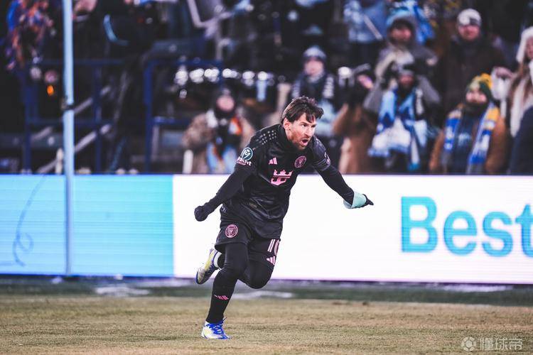 战术奏效！梅西双翼齐飞压制本泽马整场无力还手！的简单介绍